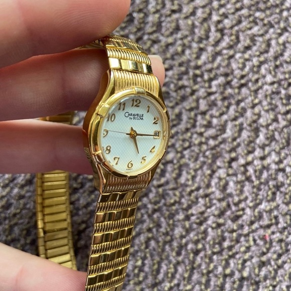 Bulova Caravelle C969582  Women’s Gold Tone Date Stainless Steel Bracelet Watch - Picture 8 of 9